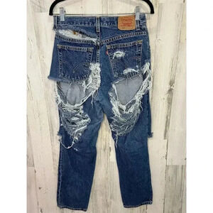 Levi's 550 Women's Relaxed Fit Distressed Ripped Jeans Blue 30in waist 28 Inseam